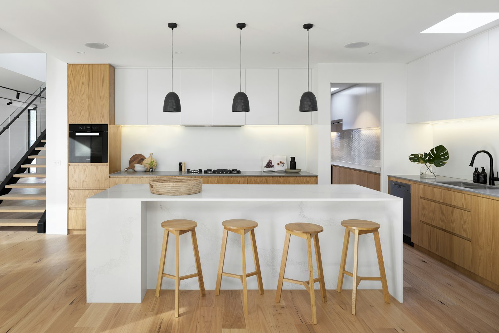 Cozinha em quartzito branco